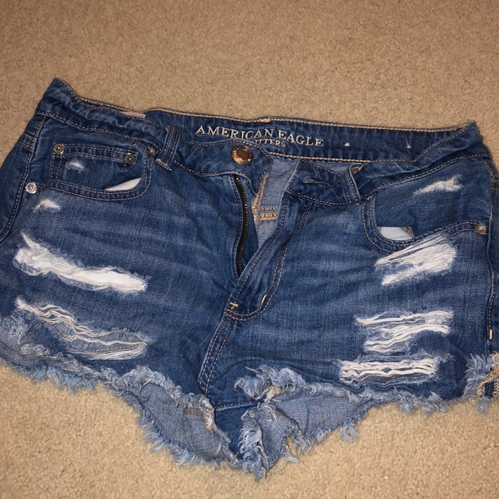 American eagle distressed denim shorts size 6
